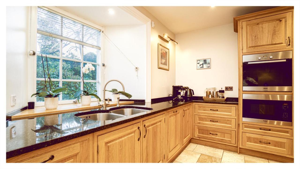 Villa A Luxurious Masterpiece Steps From Stirling Extérieur photo