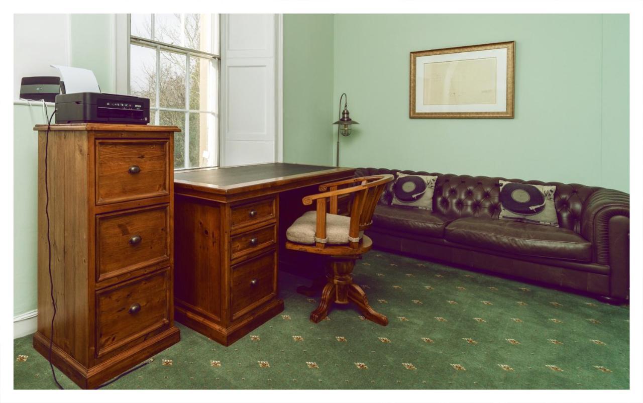 Villa A Luxurious Masterpiece Steps From Stirling Extérieur photo